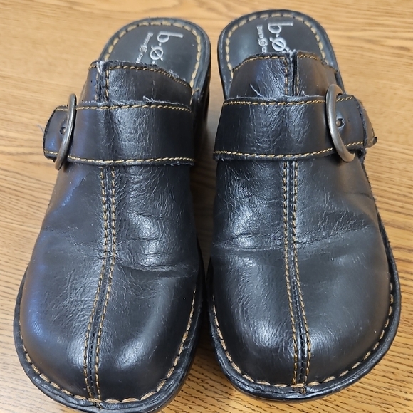 b.o.c. Shoes - Black Leather Slip-On‎ Clogs with Buckle